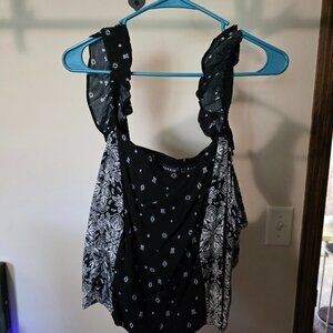 Torrid 3 NWT Smocked Paisley Black Crop Top